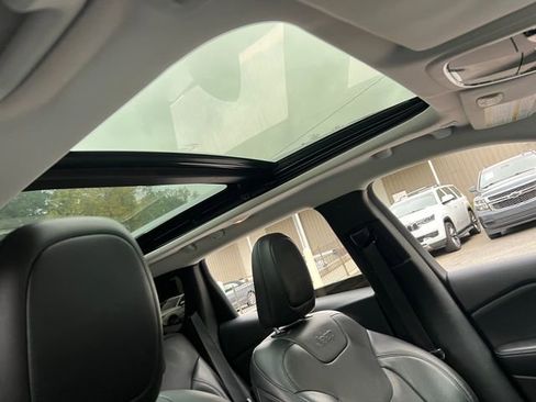 Used 2019 Jeep Cherokee Limited image 37