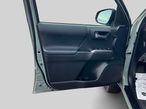 Certified 2023 Toyota Tacoma TRD Off-Road image 18