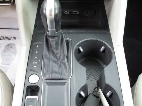 Used 2018 Volkswagen Atlas SE w/ R-Line Package FWD image 21