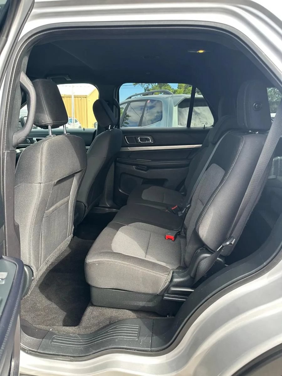 Used 2018 Ford Explorer XLT w/ Equipment Group 201A FWD image 15