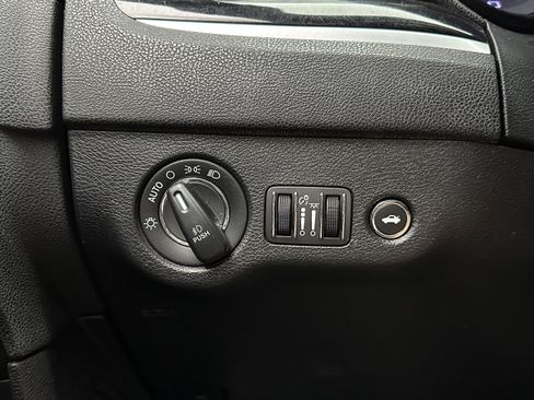 Used 2020 Chrysler 300 S image 23