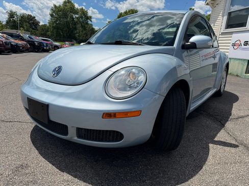 Used 2009 Volkswagen Beetle Coupe FWD image 9