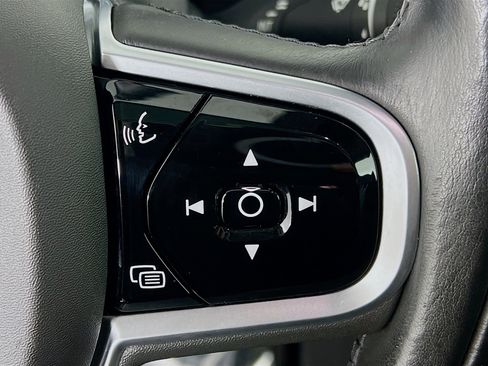 Used 2020 Volvo XC90 T6 Momentum image 14