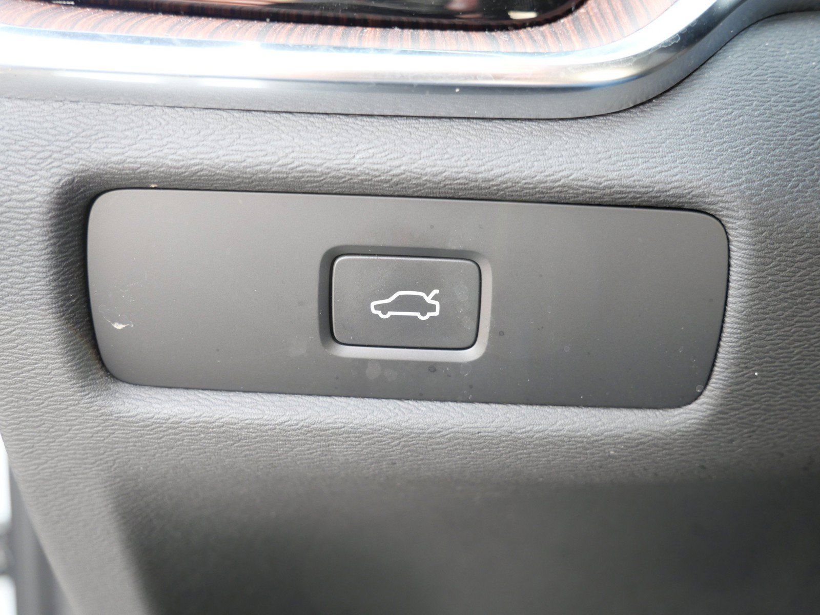 Certified 2024 Volvo S60 B5 Plus w/ Climate Package AWD/4WD image 27
