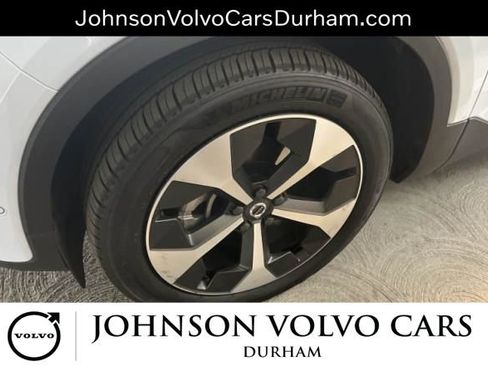 Used 2025 Volvo XC40 B5 Plus AWD/4WD image 5