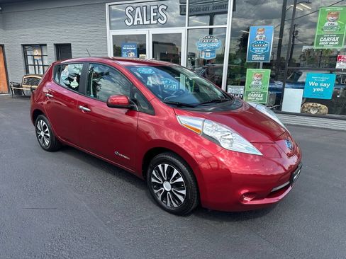 Used 2015 Nissan Leaf S w/ Charge Package FWD image 4