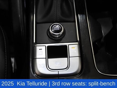 Used 2025 Kia Telluride S FWD image 24