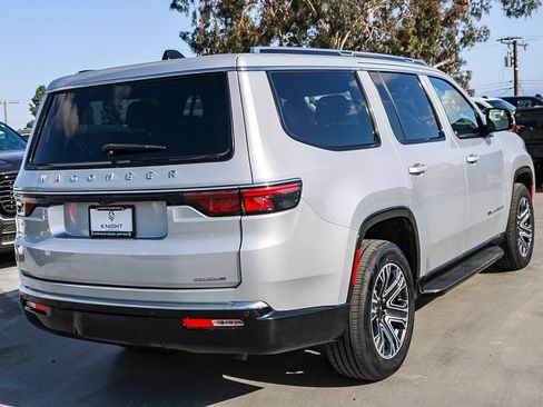 Used 2024 Jeep Wagoneer Series II w/ Flexible Seating Group RWD image 9