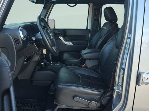 Used 2013 Jeep Wrangler Unlimited Sahara w/ Connectivity Group AWD/4WD image 24