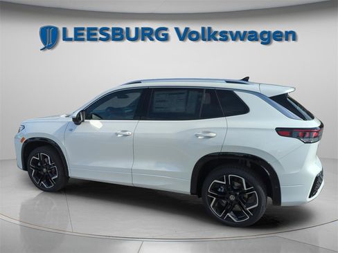 Used 2026 Volkswagen Tiguan SEL R-Line image 3