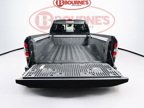 Used 2024 Nissan Frontier SV image 25