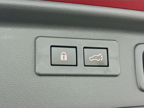 Used 2023 Subaru Forester Limited image 32