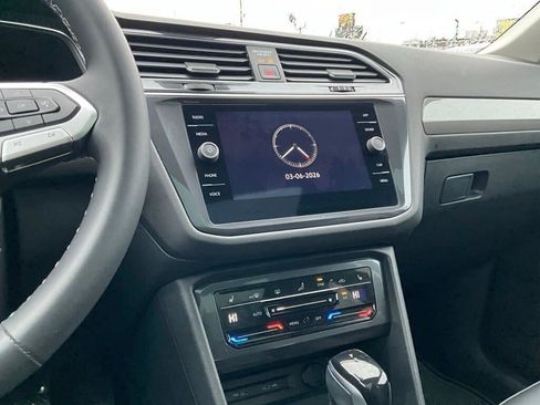 Used 2022 Volkswagen Tiguan SE image 17