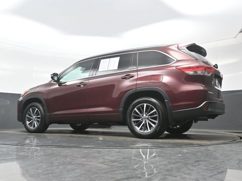 Used 2017 Toyota Highlander XLE image 30