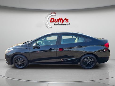Used 2017 Chevrolet Cruze LS FWD image 11