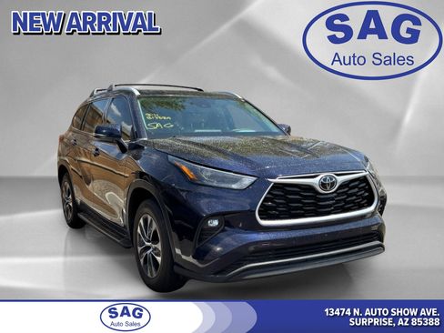 Used 2022 Toyota Highlander XLE FWD image 1