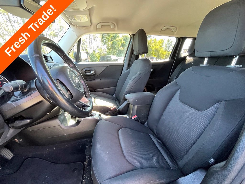 Used 2017 Jeep Renegade Latitude FWD image 28
