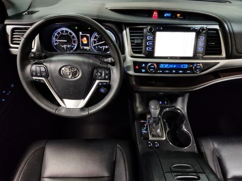 Used 2019 Toyota Highlander XLE image 46