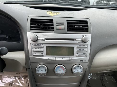 Used 2010 Toyota Camry LE FWD image 13