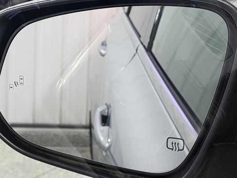 Used 2018 Toyota Highlander XLE image 28