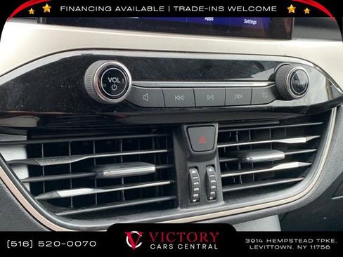 Used 2022 Ford Escape SE w/ SE Sport Appearance Package image 28