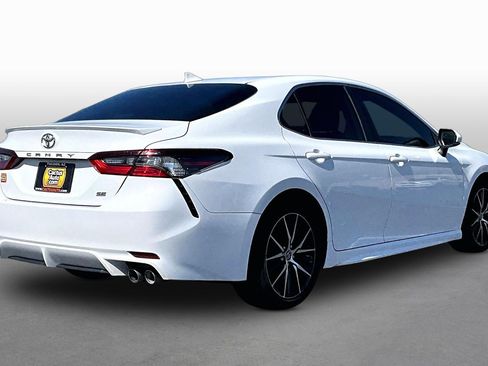 Used 2022 Toyota Camry SE w/ Audio Upgrade Package FWD image 2