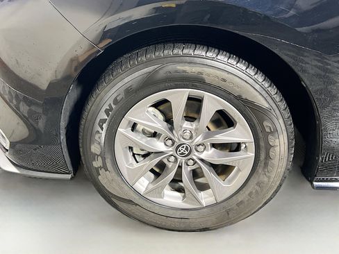 Used 2023 Toyota Sienna XLE FWD image 13