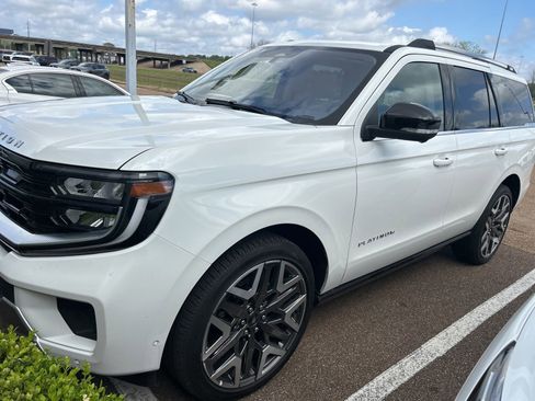Used 2025 Ford Expedition Platinum w/ Platinum Ultimate Package image 2