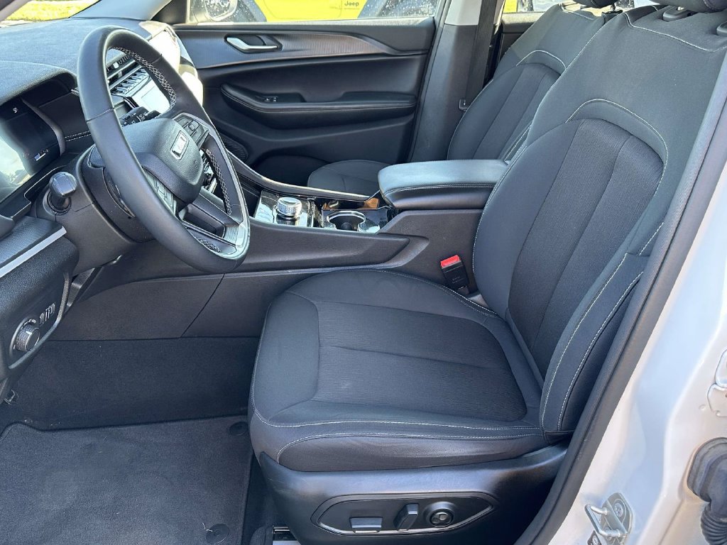 Used 2023 Jeep Grand Cherokee L Laredo w/ Luxury Tech Group I AWD/4WD image 18