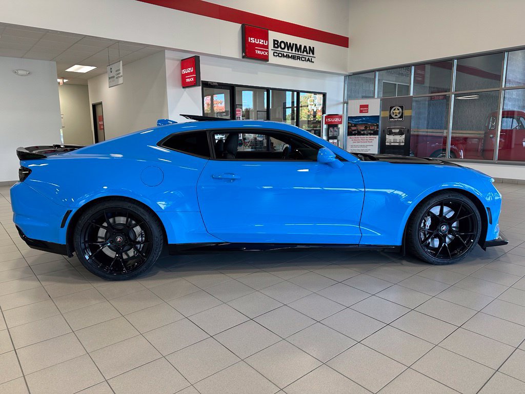Used 2022 Chevrolet Camaro ZL1 RWD image 6
