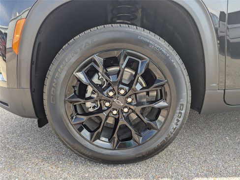 New 2025 Chevrolet Suburban Premier image 38