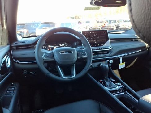 New 2026 Jeep Compass Latitude image 11