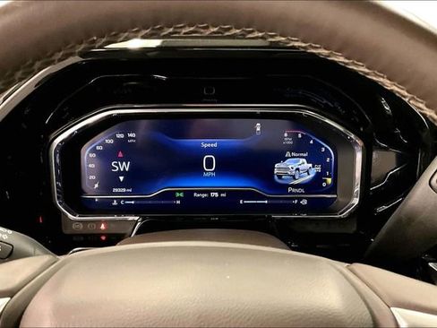 Used 2025 Chevrolet Silverado 2500 LTZ w/ LTZ Convenience Package image 28