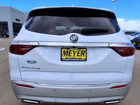 Used 2023 Buick Enclave Essence FWD image 7