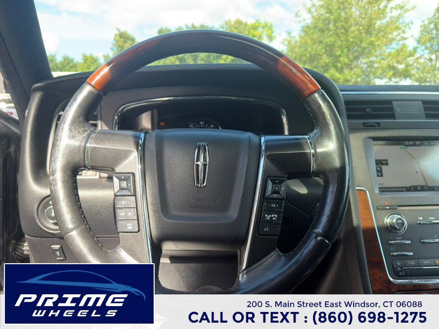 Used 2015 Lincoln Navigator 2WD image 25