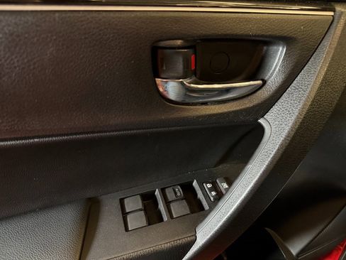 Used 2018 Toyota Corolla XLE image 19