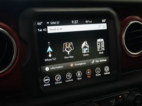 Used 2022 Jeep Gladiator Rubicon w/ Cold Weather Group AWD/4WD image 10