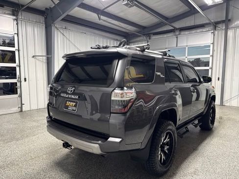 Used 2018 Toyota 4Runner TRD Off-Road w/ TRD Performance Package AWD/4WD image 21