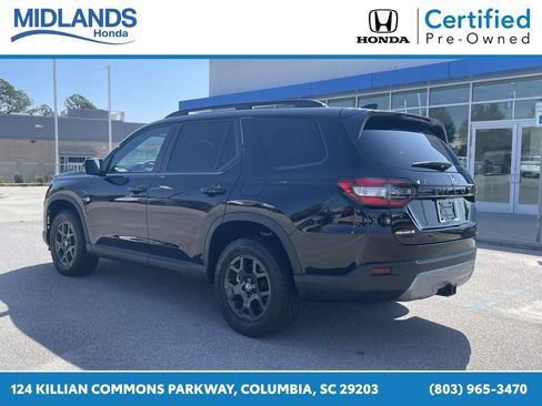 Certified 2025 Honda Pilot TrailSport image 4