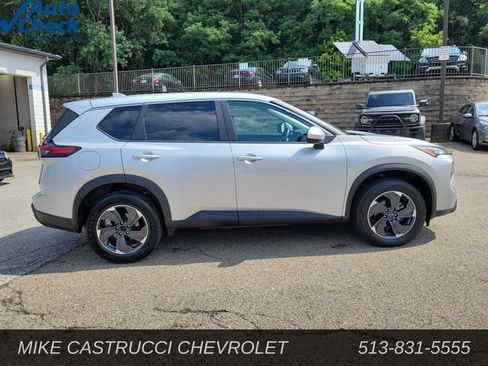 Used 2024 Nissan Rogue SV AWD/4WD image 6