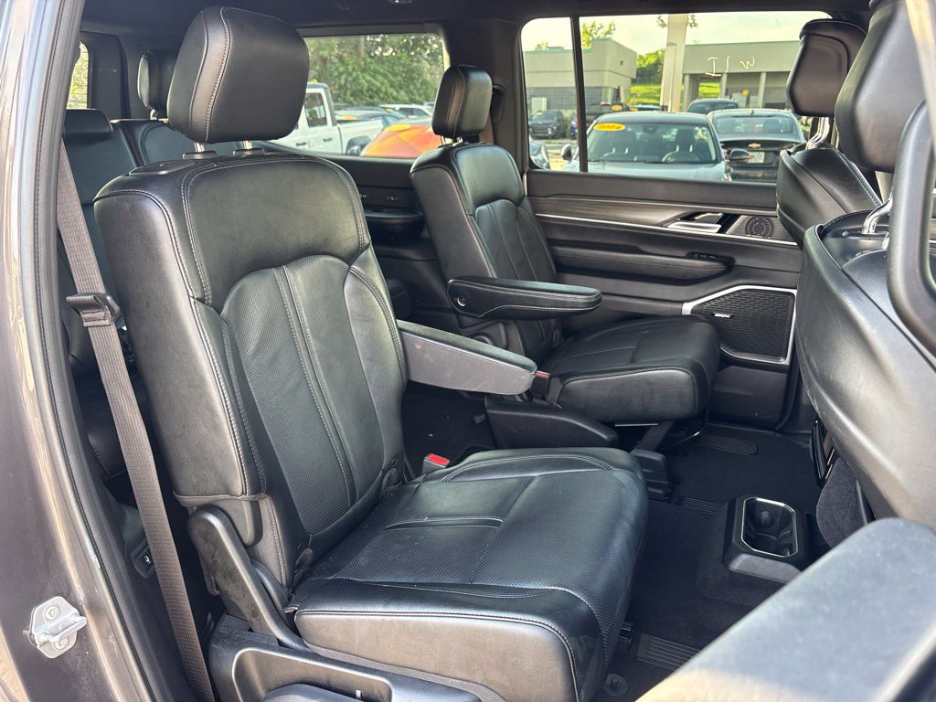 Used 2024 Jeep Wagoneer Series III AWD/4WD image 20