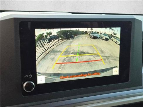 Used 2025 Toyota Tacoma SR5 w/ SR5 Upgrade Package AWD/4WD image 15
