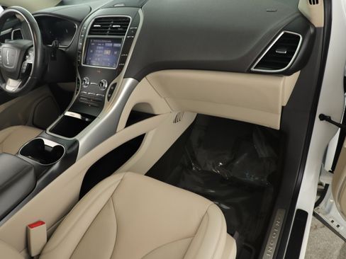 Used 2020 Lincoln Nautilus FWD w/ Equipment Group 101A image 19