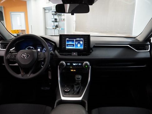Used 2020 Toyota RAV4 LE image 11