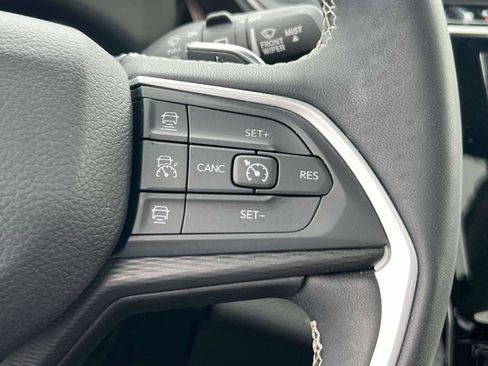 Certified 2023 Jeep Grand Cherokee Laredo w/ Luxury Tech Group I AWD/4WD image 23