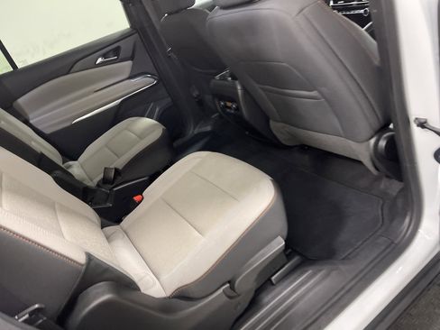 Used 2025 Chevrolet Traverse LT FWD image 22