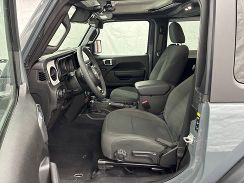Certified 2025 Jeep Wrangler Sport AWD/4WD image 14