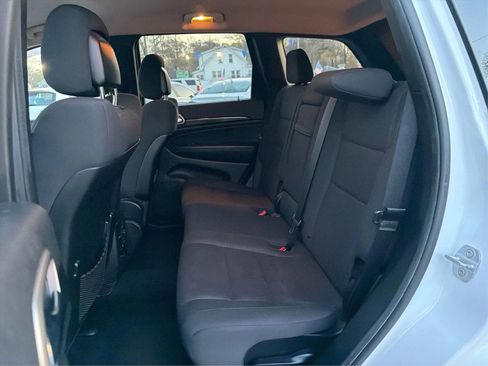 Used 2013 Jeep Grand Cherokee Laredo w/ Laredo E Group image 10