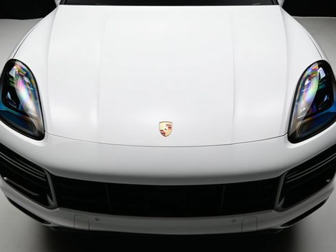 Used 2019 Porsche Cayenne Turbo w/ Premium Plus Package image 34