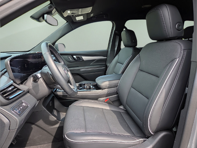 Used 2025 Buick Enclave Preferred FWD image 18